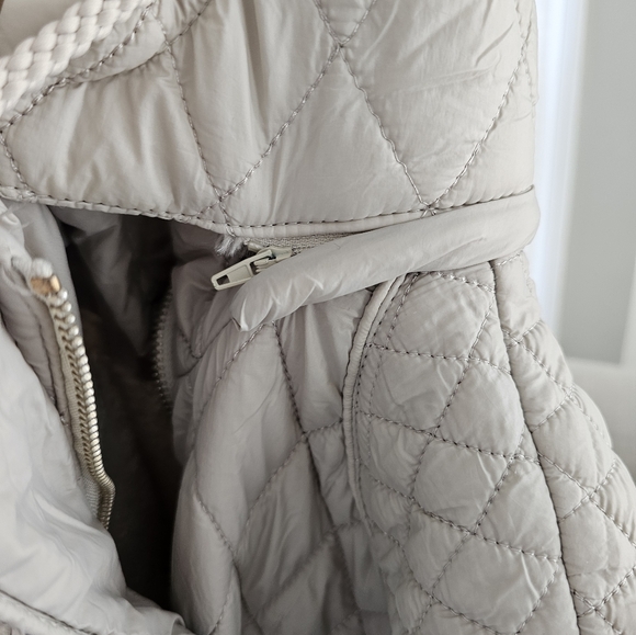 Haute Monde Los Angeles Cream Hooded Puffer Jacket, Cropped, Size Small - Picture 5 of 8